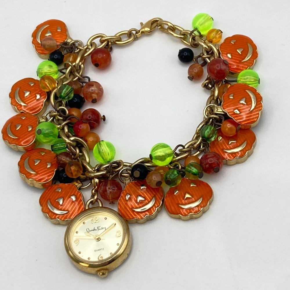 Quacker Factory Women's Charm Bracelet Watch Gold Tone Halloween New Battery 7"